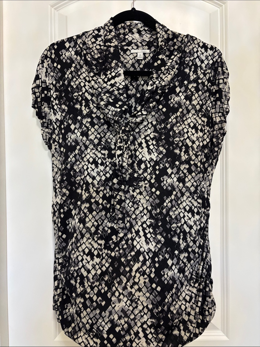 Halogen Black and White Geometric Print Blouse